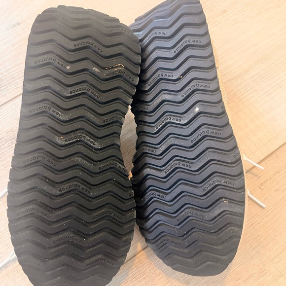 New Balance women’s 237 sneaker in calm taupe/white - Picture 5 of 5